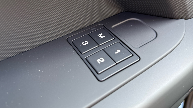 Land Rover Defender 3.0 D250 X-Dynamic SE 110 5dr Auto Diesel Estate - Image 38